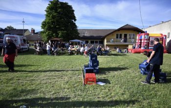 Bild 1 von 16